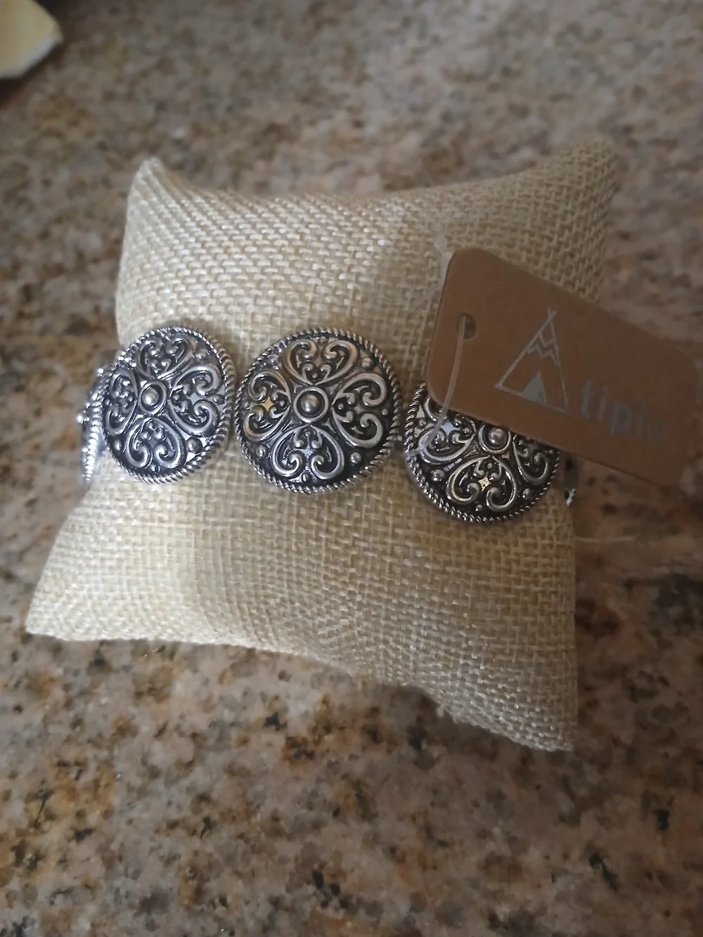 Filigree Round Medallion Stretch Bracelet in Silver